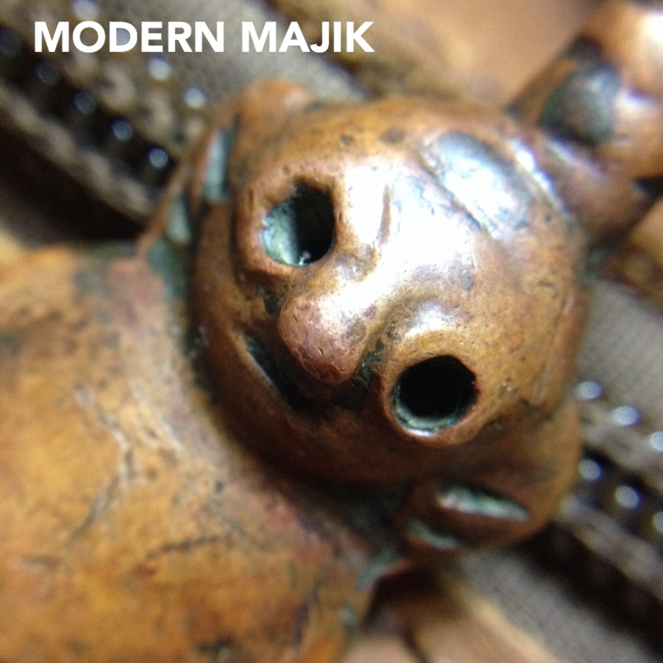 พระงั่งเขมรตาแดงอุดกริ่งเนื้อทองแดงเถื่อน "บัวทอง" by MODERN MAJIK